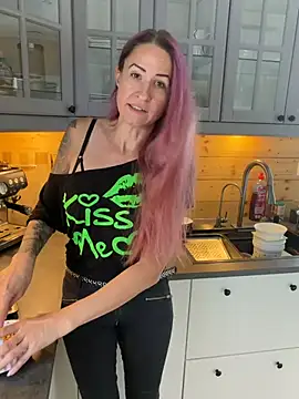 GermanMilfJasmin online show from 11, 6, 2026