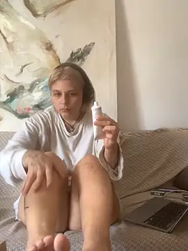 Ella Bloom online show from 9, 6, 2026