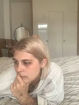Ella Bloom online show from 17, 6, 2026