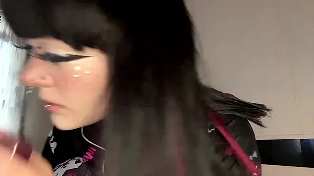 HolyCute online show from 7, 6, 2026