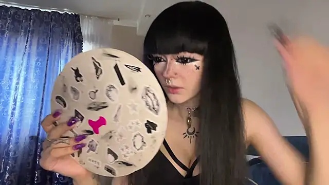 HolyCute online show from 4, 7, 2026