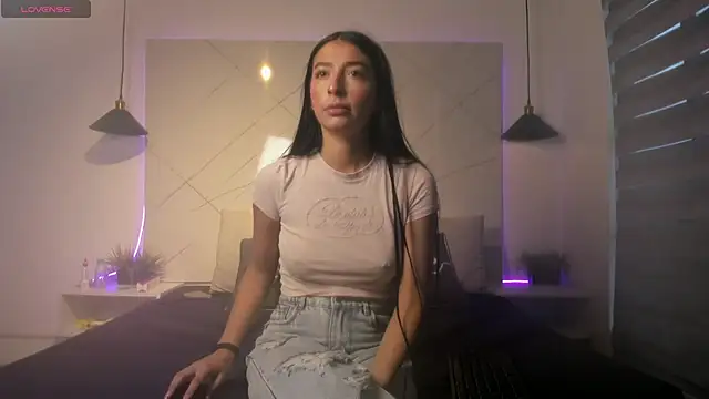 Snapshot of SARAH_COLLENS_ chatting on 3, 7, 2026 SARAH COLLENS online show from 3, 7, 2026