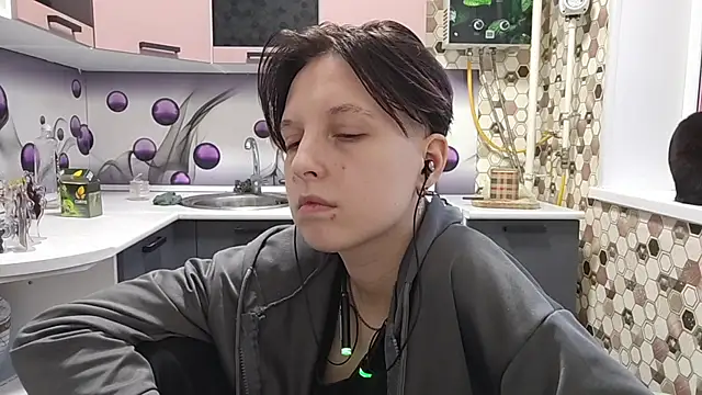 Snapshot of Saranade chatting on 6, 6, 2026 Saranade online show from 6, 6, 2026