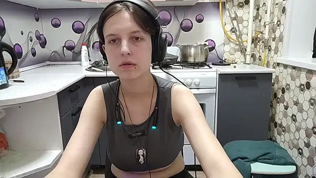 Snapshot of Saranade chatting on 4, 7, 2026 Saranade online show from 4, 7, 2026