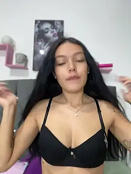 Snapshot of NIKA530 chatting on 4, 7, 2026 NIKA530 online show from 4, 7, 2026