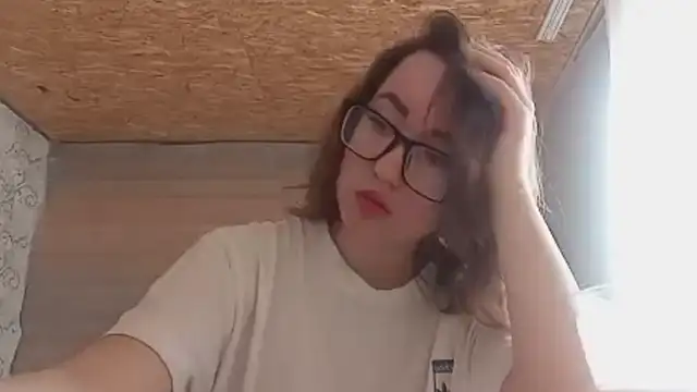 Snapshot of OliviaMoment chatting on 12, 6, 2026 OliviaMoment online show from 12, 6, 2026