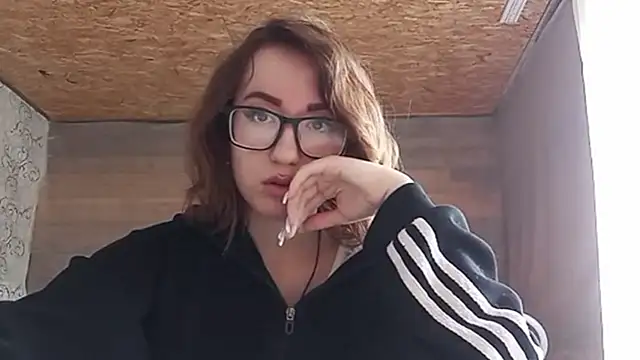 Snapshot of OliviaMoment chatting on 18, 6, 2026 OliviaMoment online show from 18, 6, 2026