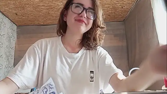 Snapshot of OliviaMoment chatting on 5, 7, 2026 OliviaMoment online show from 5, 7, 2026
