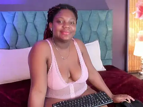 Snapshot of RoxaneMiranda chatting on 28, 5, 2026 RoxaneMiranda online show from 28, 5, 2026