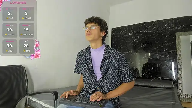 Snapshot of Adrian_Wolf chatting on 31, 5, 2026 Adrian Wolf online show from 31, 5, 2026