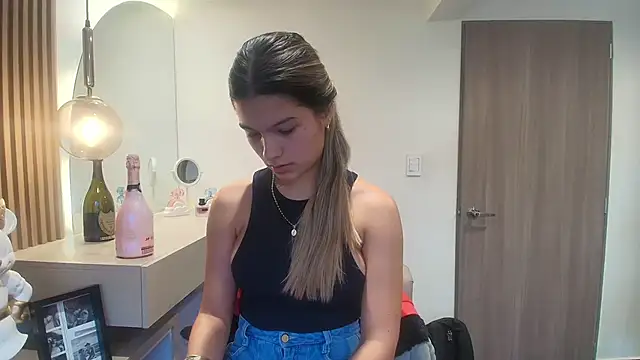 Snapshot of emilyvex chatting on 29, 5, 2026 emilyvex online show from 29, 5, 2026