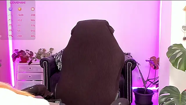 LindaWhite  online show from 11, 3, 2025