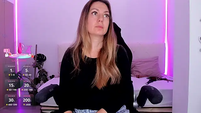 LindaWhite  online show from 24, 10, 2025