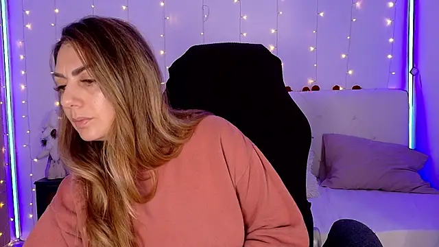 LindaWhite  online show from 14, 12, 2025