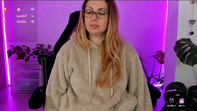 LindaWhite  online show from 7, 3, 2025