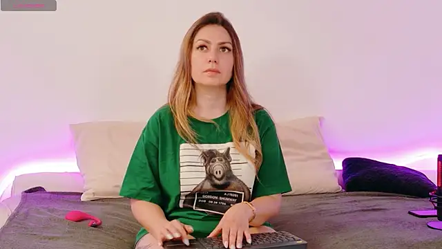 LindaWhite  online show from 21, 5, 2026