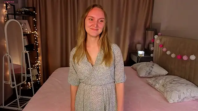 Snapshot of JenevaLitalien chatting on 4, 6, 2026 JenevaLitalien online show from 4, 6, 2026