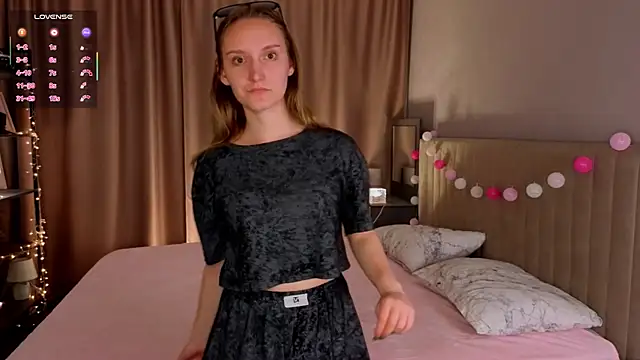 Snapshot of JenevaLitalien chatting on 10, 6, 2026 JenevaLitalien online show from 10, 6, 2026