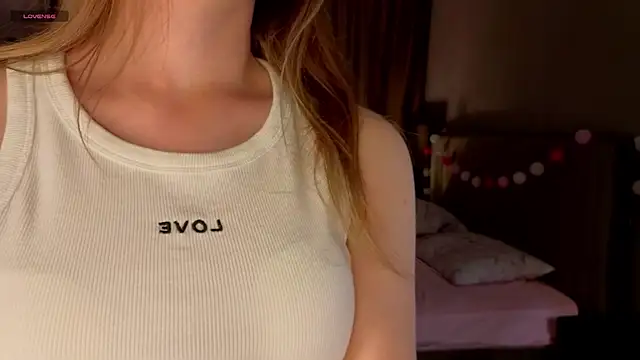 Snapshot of JenevaLitalien chatting on 8, 6, 2026 JenevaLitalien online show from 8, 6, 2026