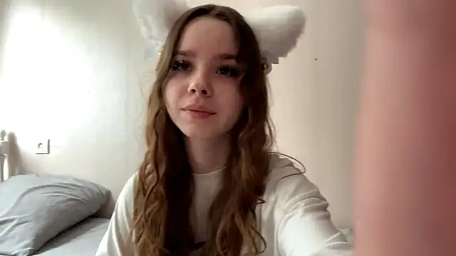 Snapshot of T1ffanyL chatting on 4, 6, 2026 T1ffanyL online show from 4, 6, 2026