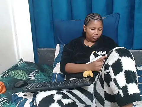 Mellowkittyyellow online show from 10, 6, 2026
