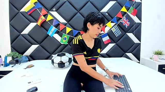 CarlaLinares online show from 27, 6, 2026