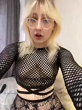 Snapshot of xp_blondie chatting on 18, 6, 2026 xp blondie online show from 18, 6, 2026