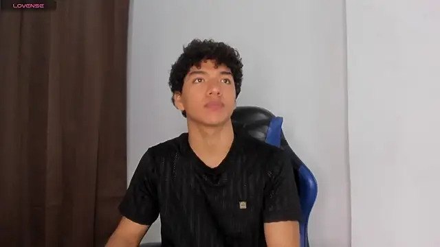 Maximiliano Young online show from 4, 6, 2026