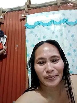 Snapshot of Queenslay chatting on 4, 7, 2026 Queenslay online show from 4, 7, 2026