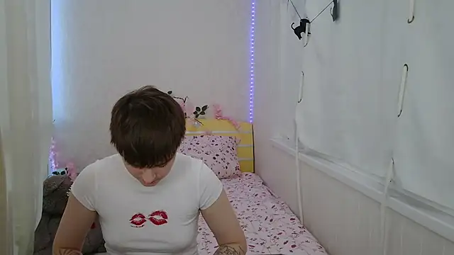 EmyHills online show from 19, 6, 2026