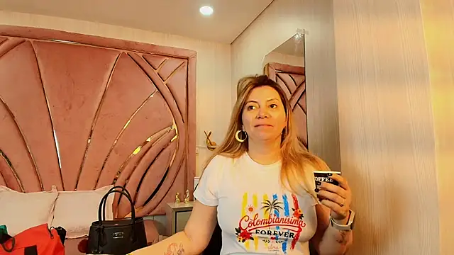 Snapshot of pamelaQenn2 chatting on 9, 7, 2026 pamelaQenn2 online show from 9, 7, 2026