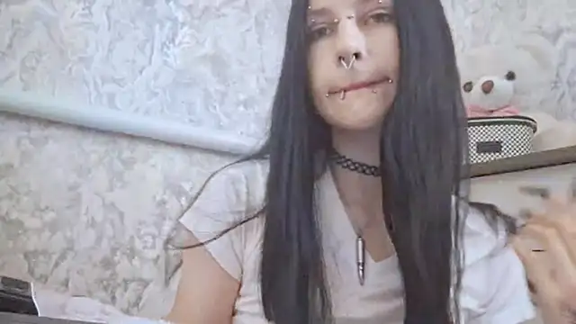 KrissyHiott online show from 18, 6, 2026