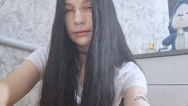 KrissyHiott online show from 17, 6, 2026
