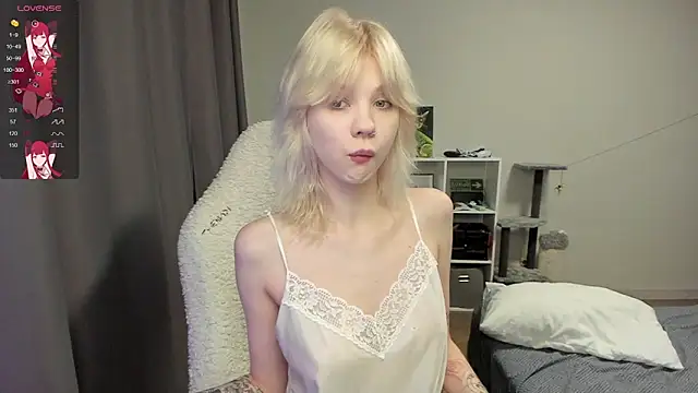voguecaroline online show from 3, 8, 2026