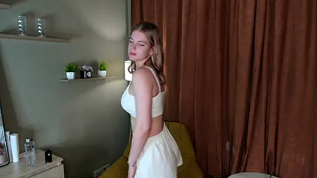 Snapshot of BlondeBombX chatting on 31, 5, 2026 BlondeBombX online show from 31, 5, 2026