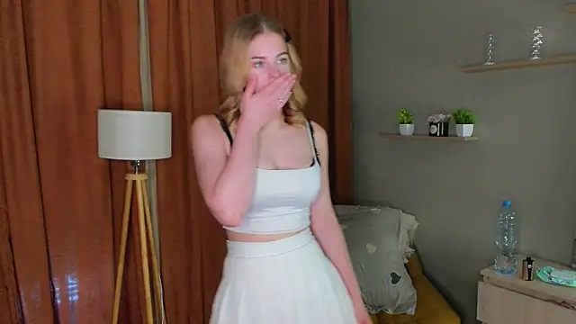 BlondeBombX online show from 21, 6, 2026