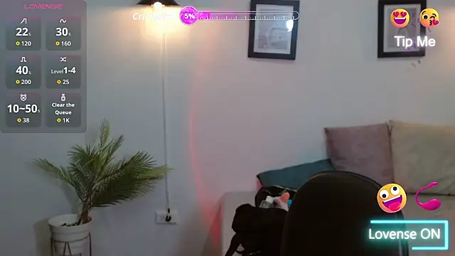 Snapshot of Tiffany_Bu chatting on 8, 7, 2026 Tiffany Bu online show from 8, 7, 2026