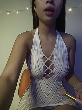Snapshot of Tiffany_Bu chatting on 7, 7, 2026 Tiffany Bu online show from 7, 7, 2026