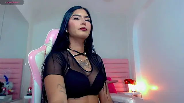 Snapshot of katiuska_lovely chatting on 4, 7, 2026 katiuska lovely online show from 4, 7, 2026