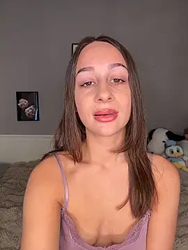 Snapshot of ChiaraMauzi chatting on 4, 6, 2026 ChiaraMauzi online show from 4, 6, 2026