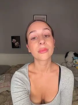 Snapshot of ChiaraMauzi chatting on 6, 6, 2026 ChiaraMauzi online show from 6, 6, 2026