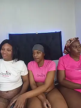 QueenZara 202 online show from 24, 6, 2026
