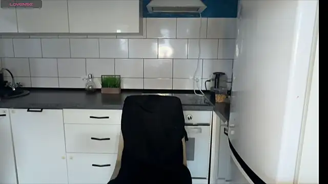 Annbigass online show from 30, 6, 2026