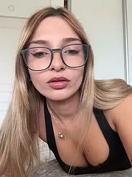 Snapshot of paulinee2006 chatting on 4, 6, 2026 paulinee2006 online show from 4, 6, 2026