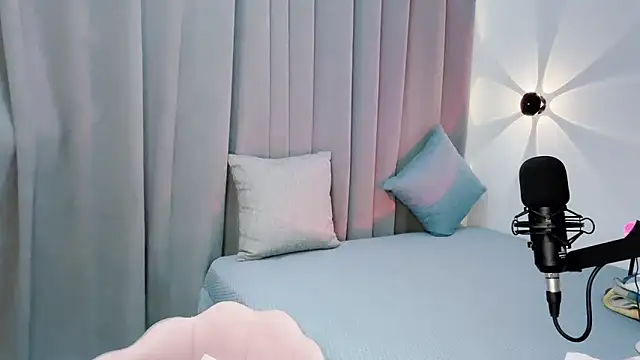 Momo-Wow online show from 13, 7, 2026