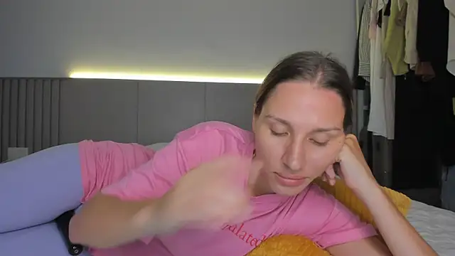 SofiClimbing online show from 11, 4, 2026