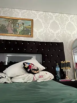 PregnantEmilia online show from 29, 7, 2026