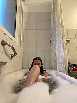 PregnantEmilia online show from 1, 6, 2026