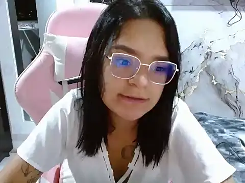 evelovee25 online show from 2, 6, 2026