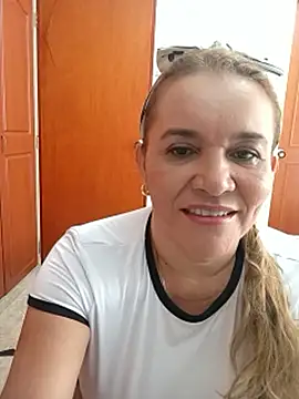 Sara hilton02 online show from 14, 6, 2026